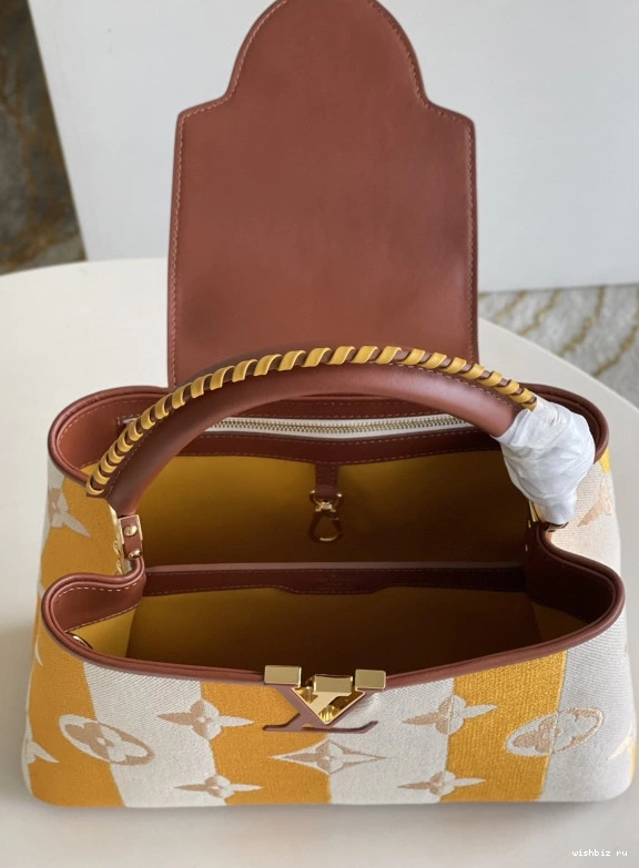 WIS MM VUITTON LOUIS CAPUCINES 0311